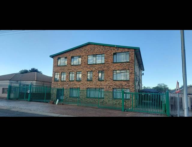 18 BEDROOM APARTMENT FOR SALE IN LAUDIUM